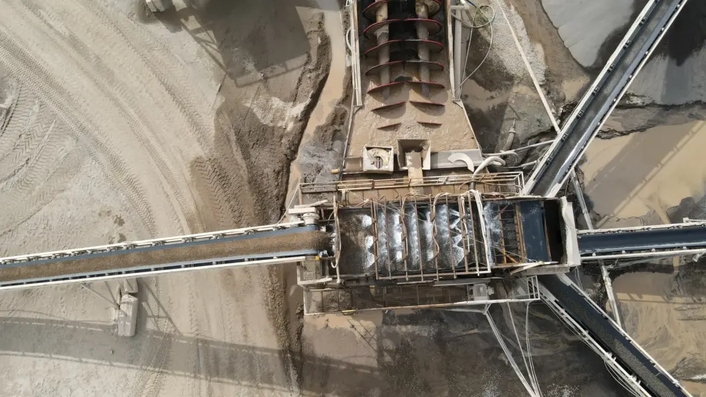 An aerial view of an aggregate washing machine with conveyor belts.